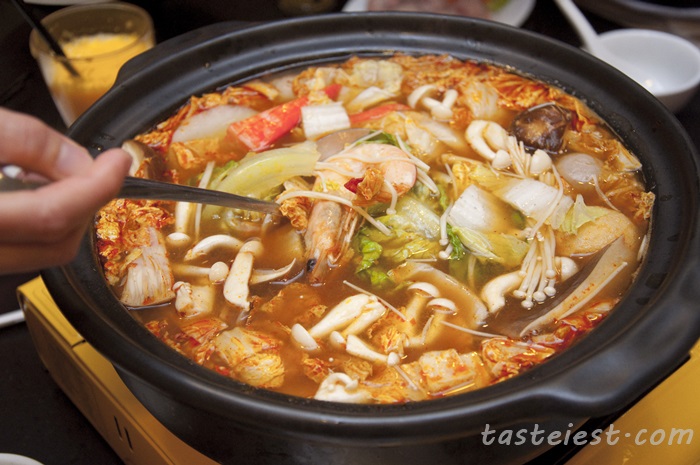 Kimchi Steamboat