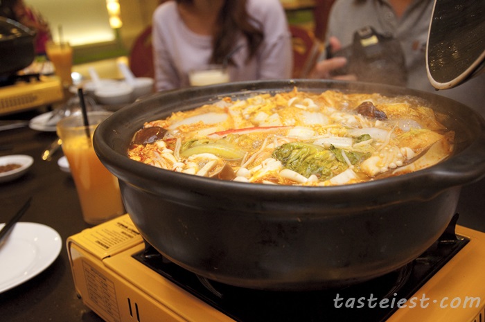 Kimchi Steamboat