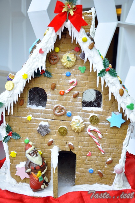Christmas Cookie House