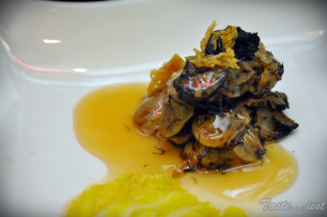 Braised Chinese cabbage with "Fat Choi" black moss and dried oyster