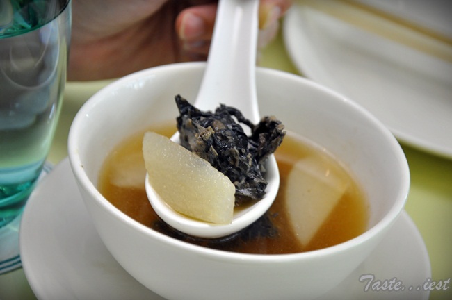 Double boiled black chicken with snow pears soup