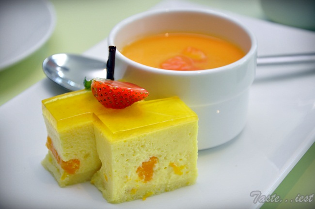 Double boiled papaya with fresh milk