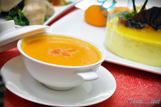 Double boiled papaya with fresh milk