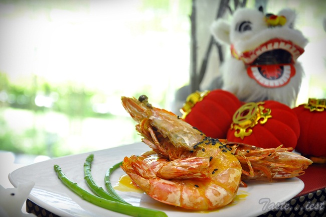 Stir fried tiger prawn with golden pumpkin sauce