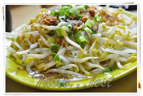  Boiled bean sprout garnish with spring onions