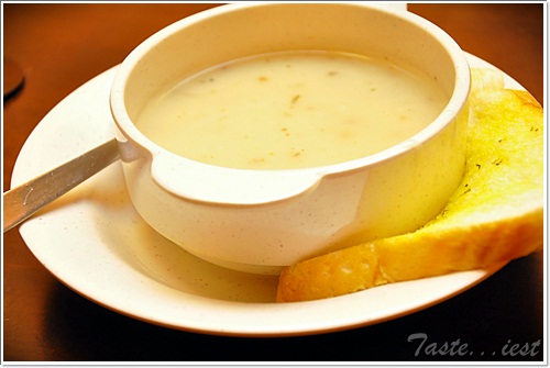 Mushroom Soup with Garlic Bread