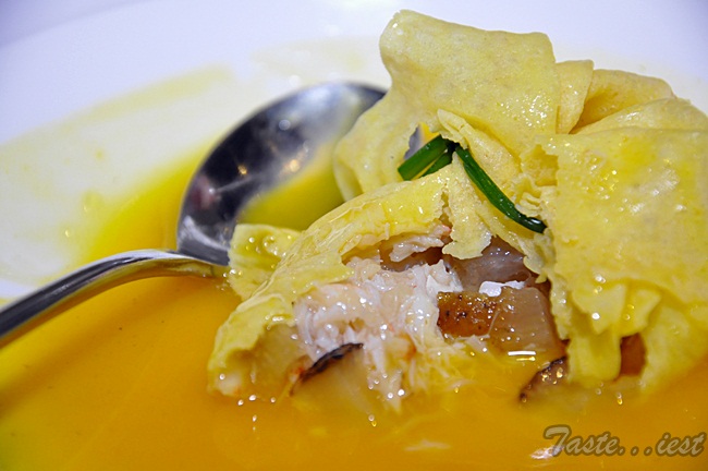 Braised Golden Superior Broth with Seafood Dumpling